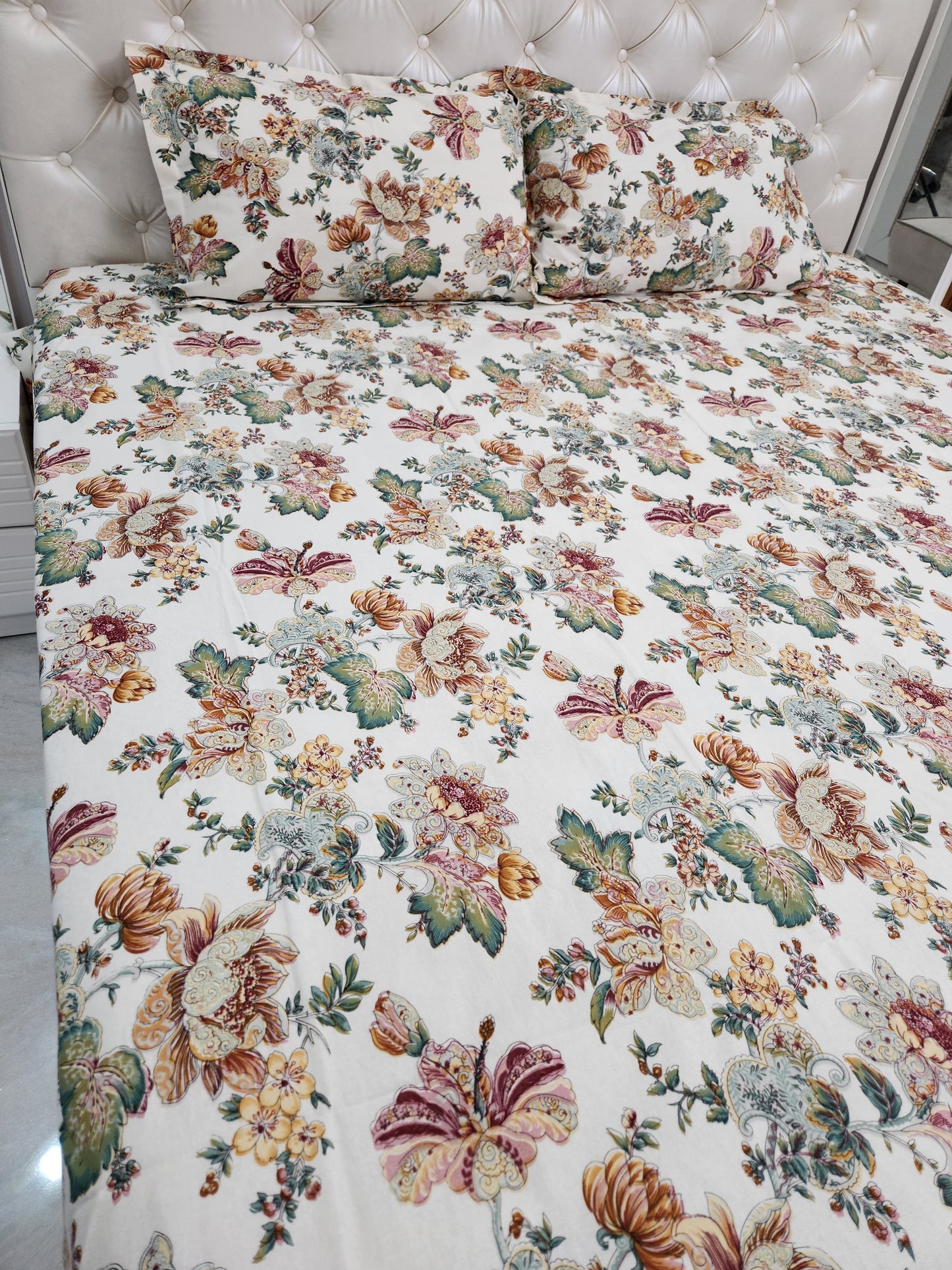 COTTON BEDSHEET WITH TWO PILLOW COVERS