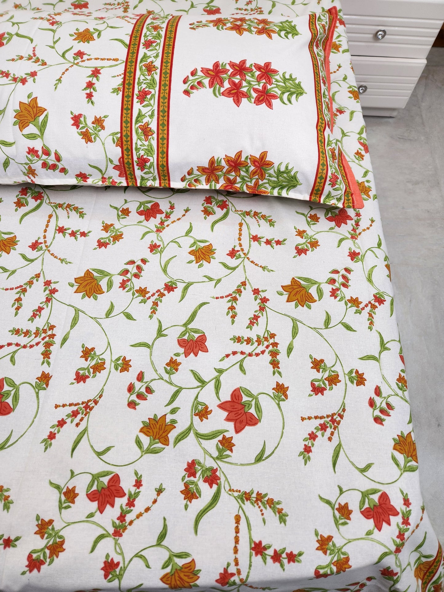 COTTON BEDSHEET WITH TWO PILLOW COVERS