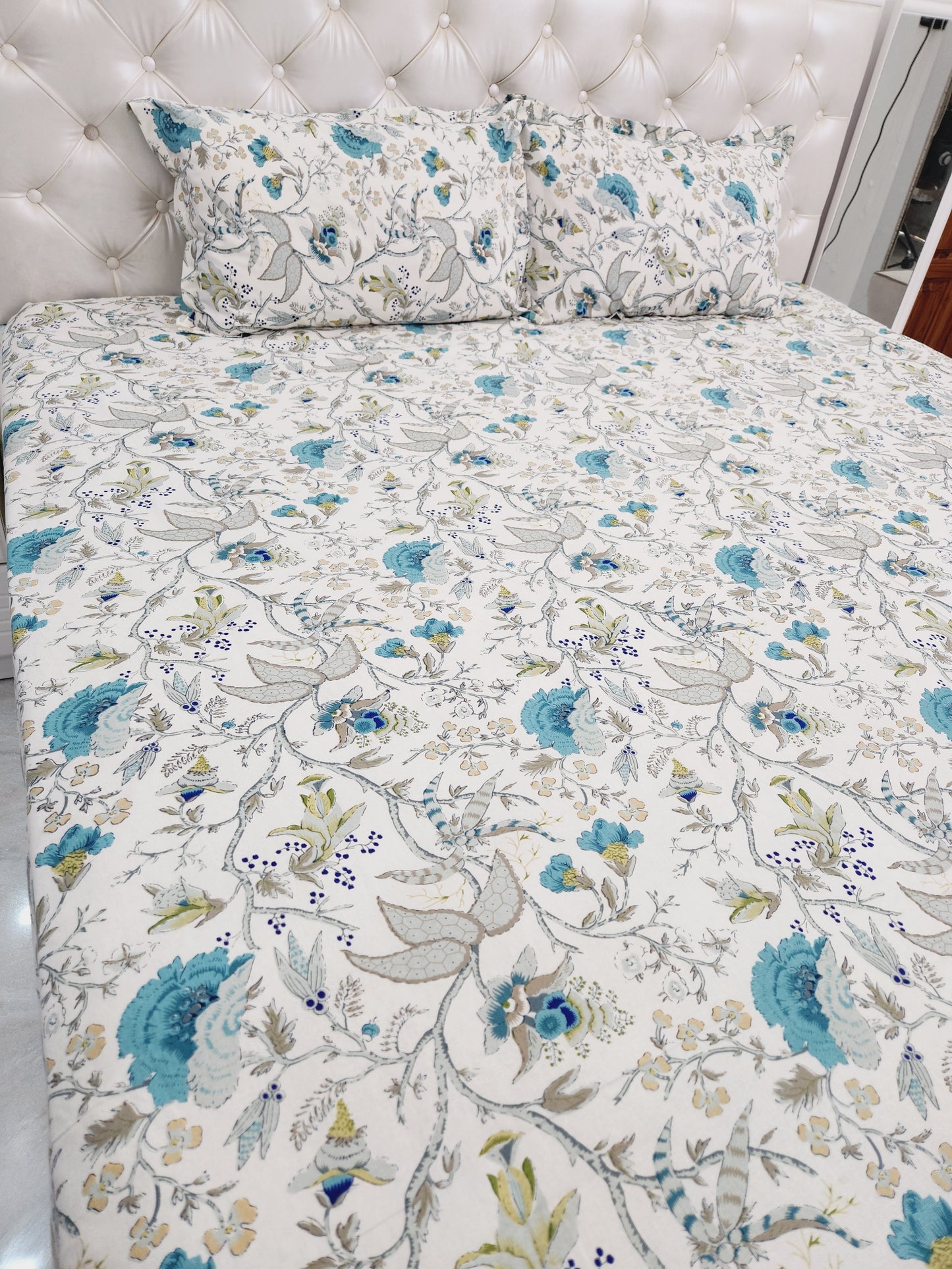 COTTON BEDSHEET WITH TWO PILLOW COVERS