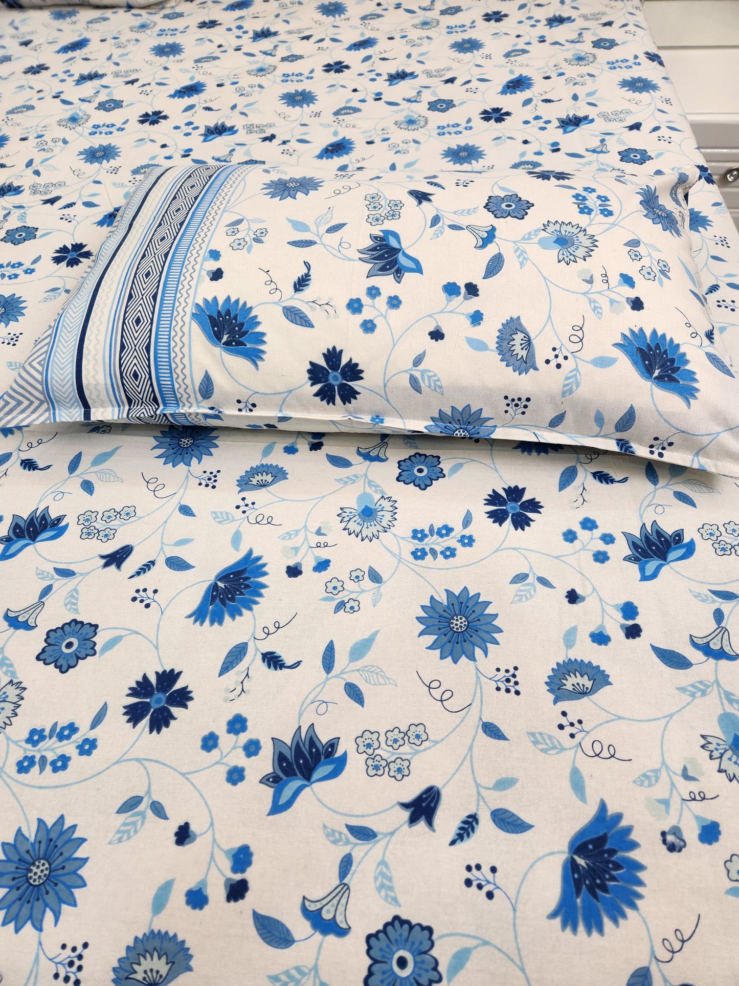 COTTON BEDSHEET WITH TWO PILLOW COVERS