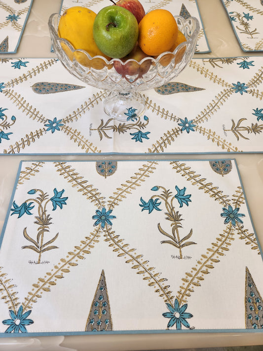 TABLE RUNNER AND TABLE MATS SET