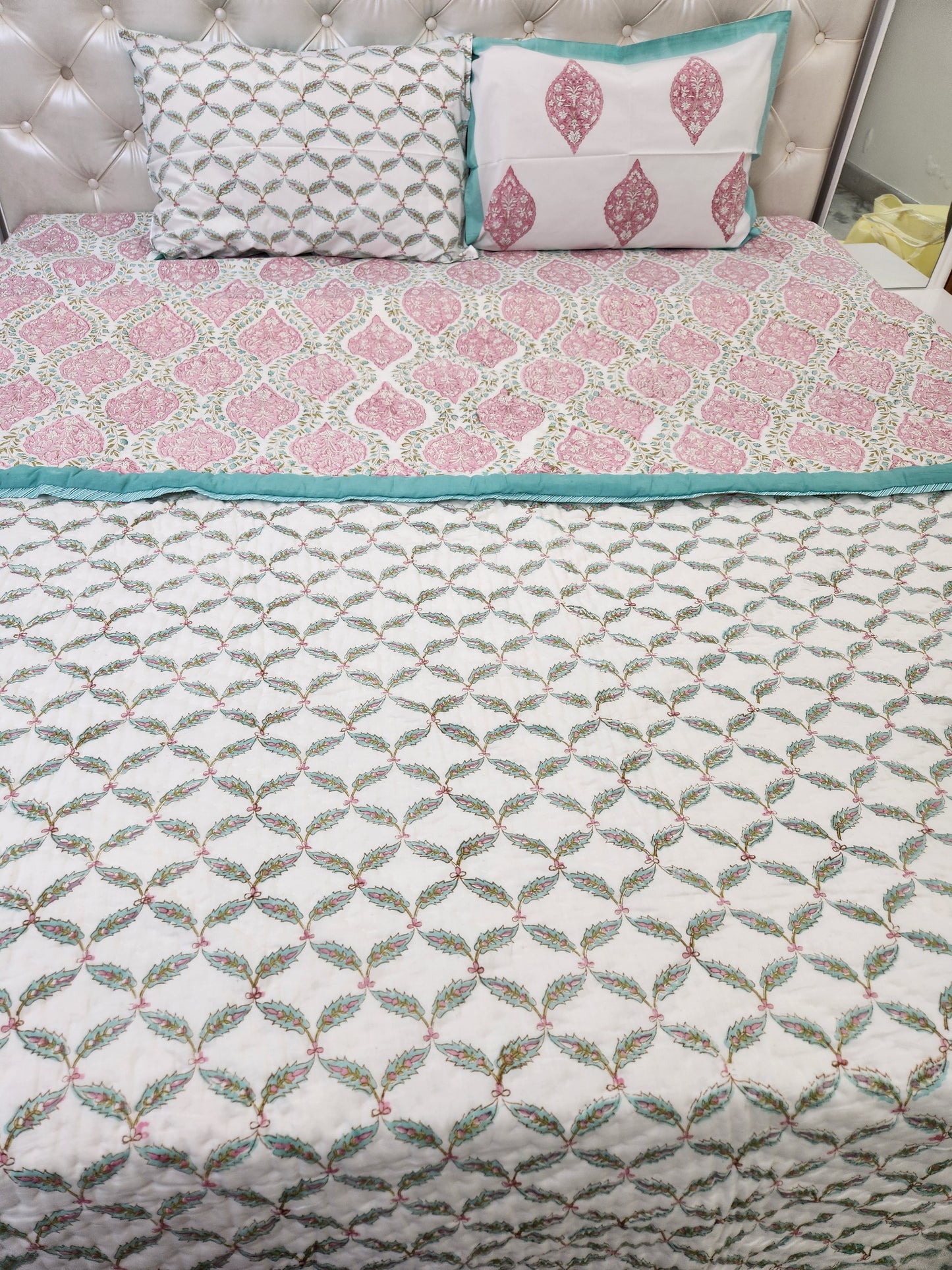 HANDBLOCKED DOUBLE BED QUILT  /  AC COMFORTER