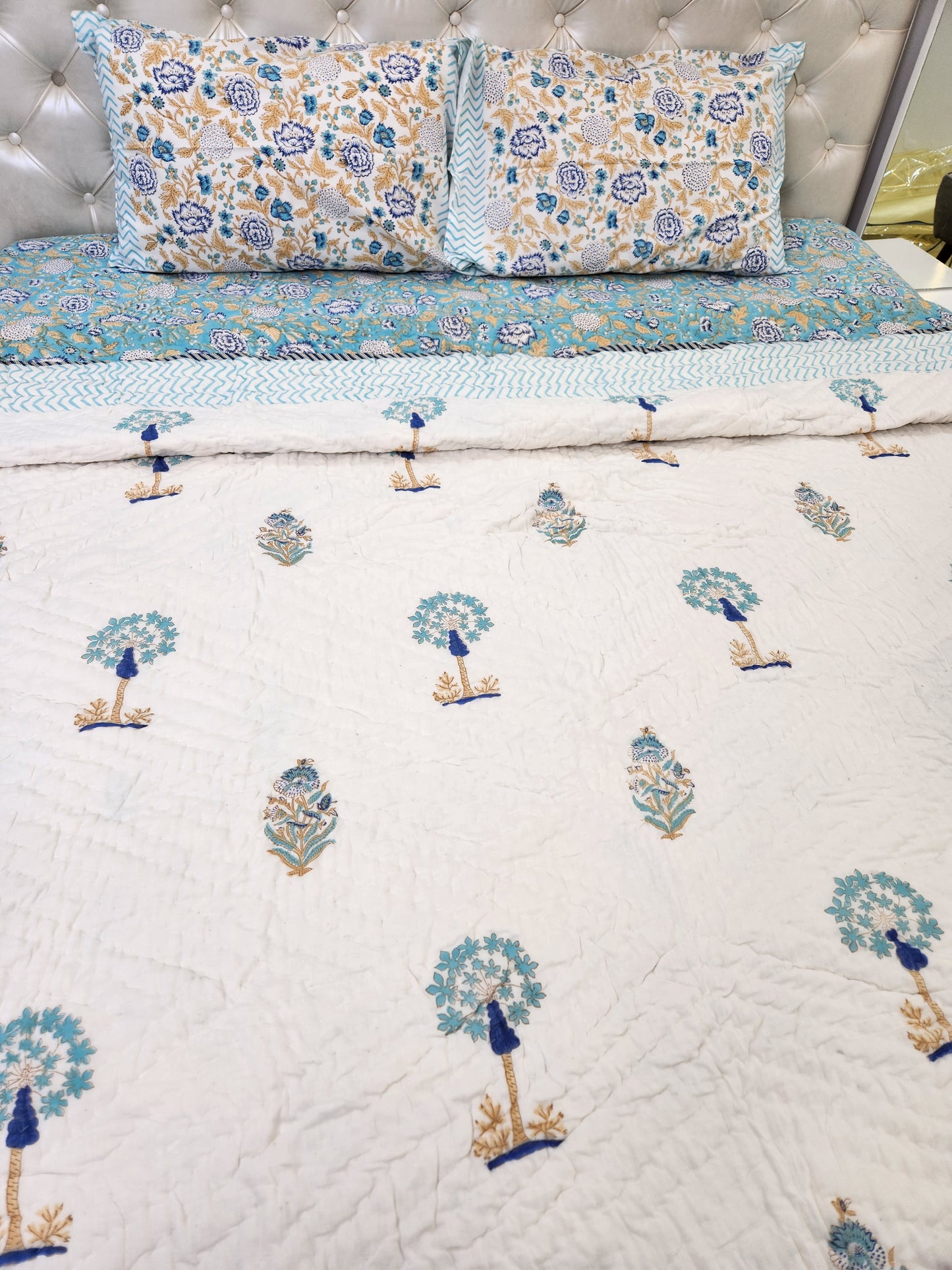 HANDBLOCKED DOUBLE BED QUILT  /  AC COMFORTER