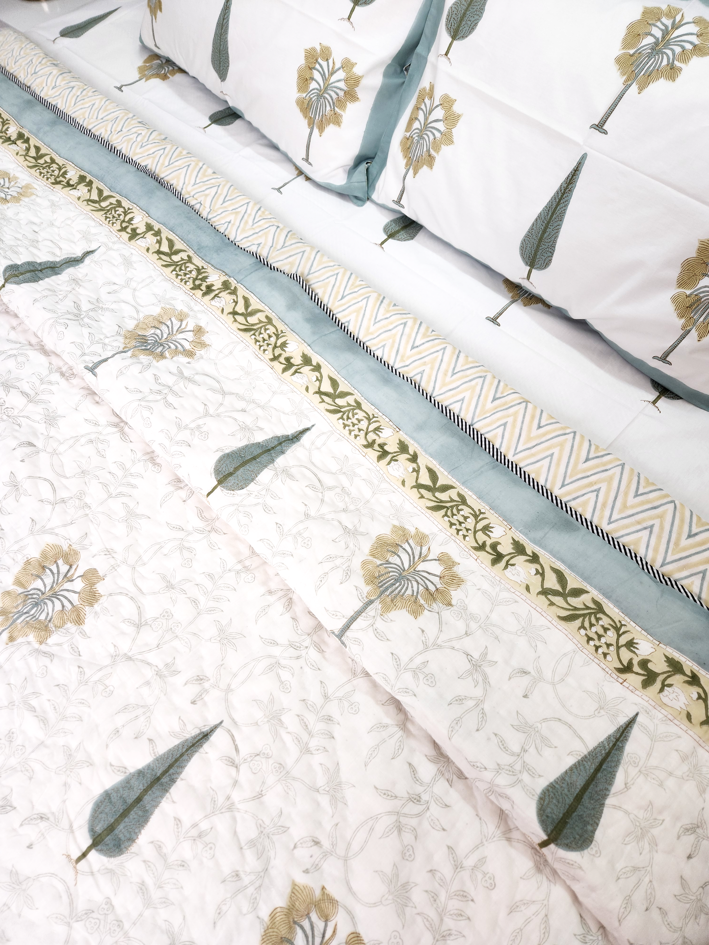 GOLDEN PALM HANDBLOCKED DOUBLE BED QUILT