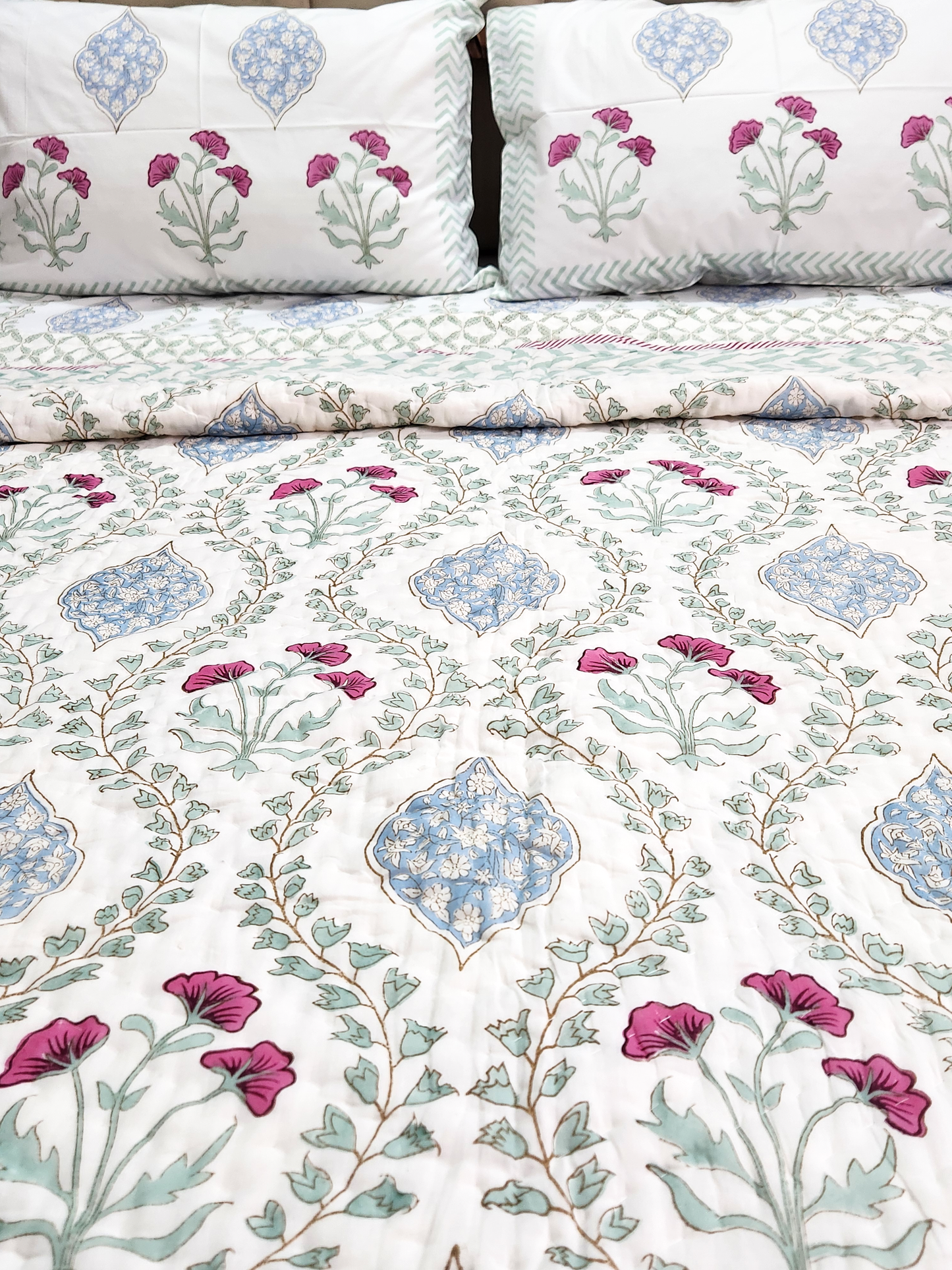 SADABAHAR HANDBLOCKED DOUBLE BED QUILT