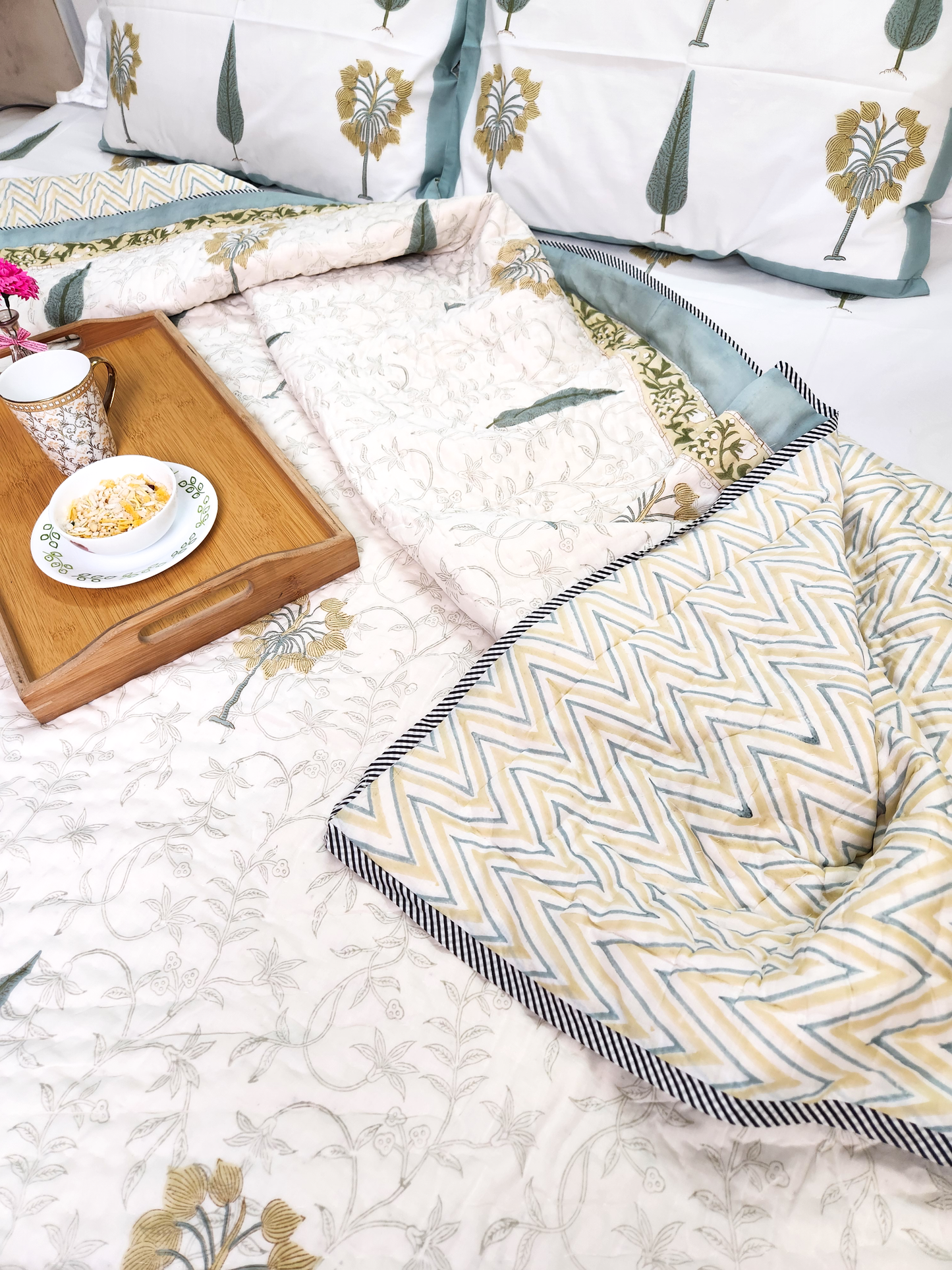 GOLDEN PALM HANDBLOCKED DOUBLE BED QUILT